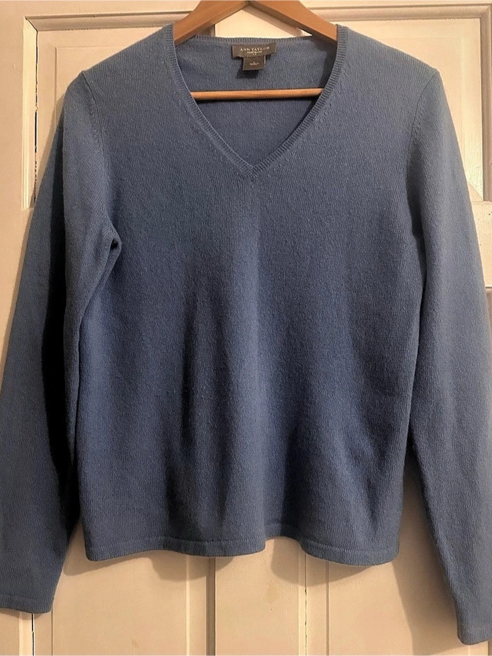 Ann Taylor Cashmere V-Neck Sweater Women’s Size L Blue Long Sleeve Pullover